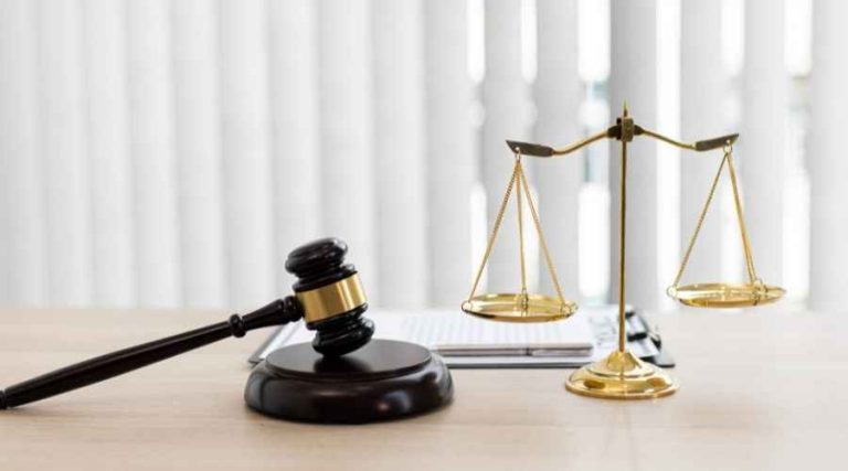 Factors to Consider When Choosing a Lawyer
